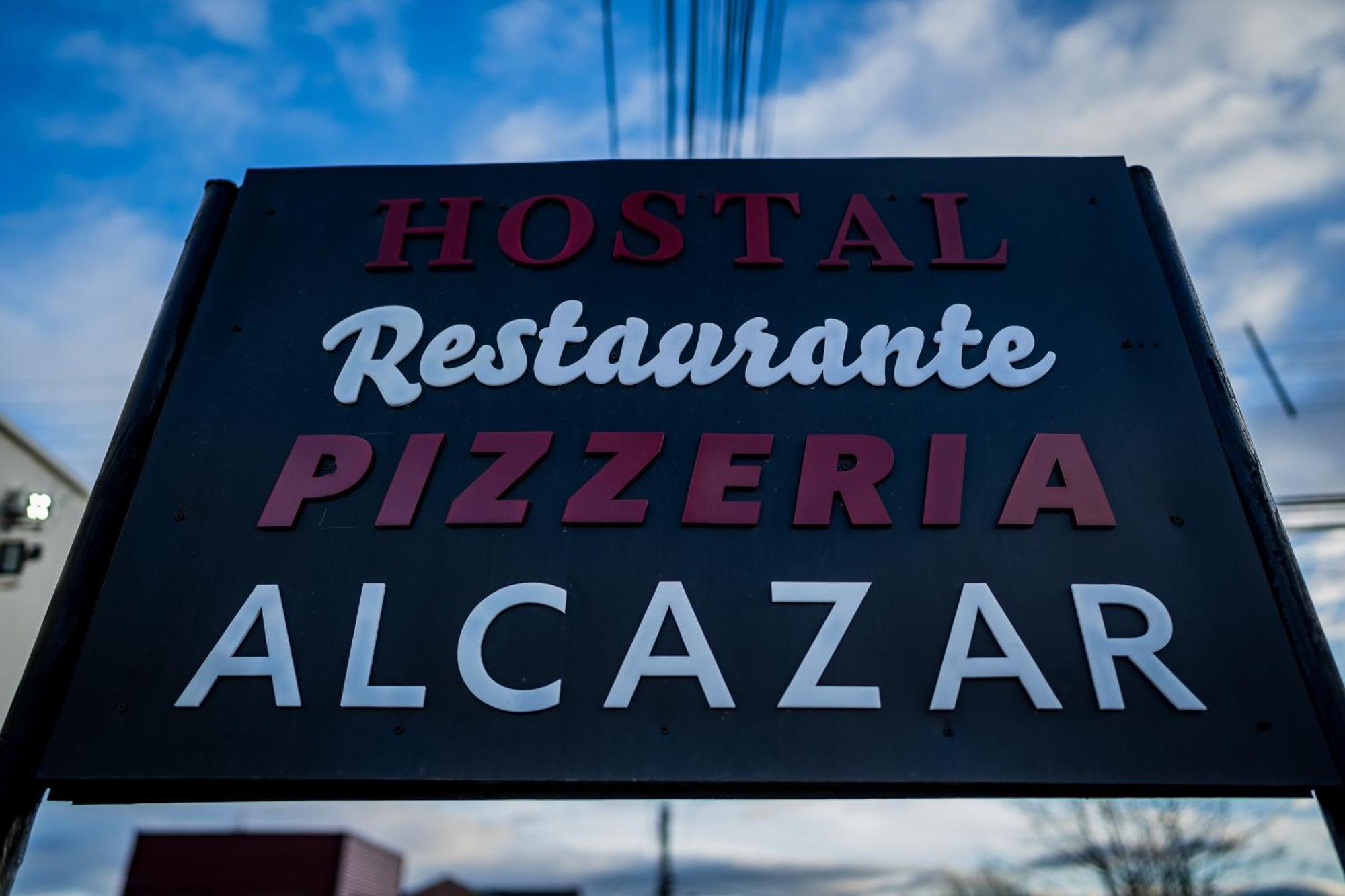 Hostal Alcazar Hostel Puerto Natales Ngoại thất bức ảnh