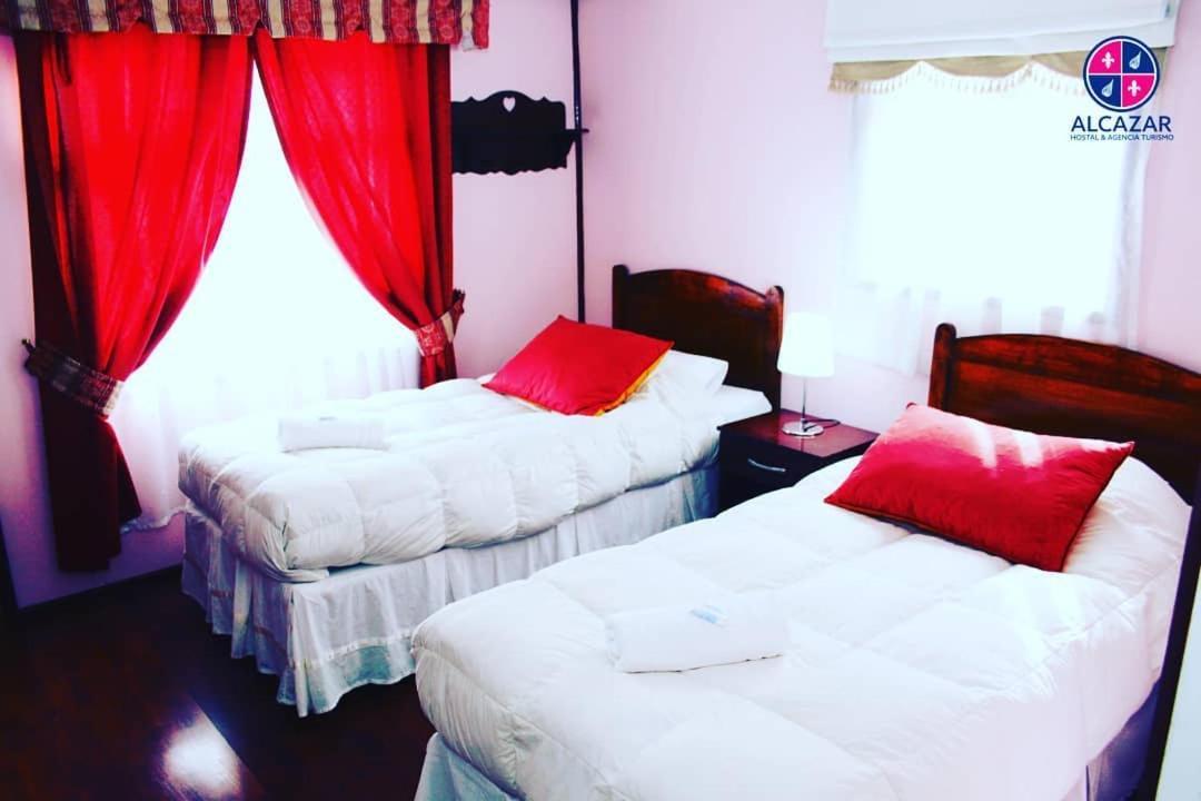 Hostal Alcazar Hostel Puerto Natales Ngoại thất bức ảnh