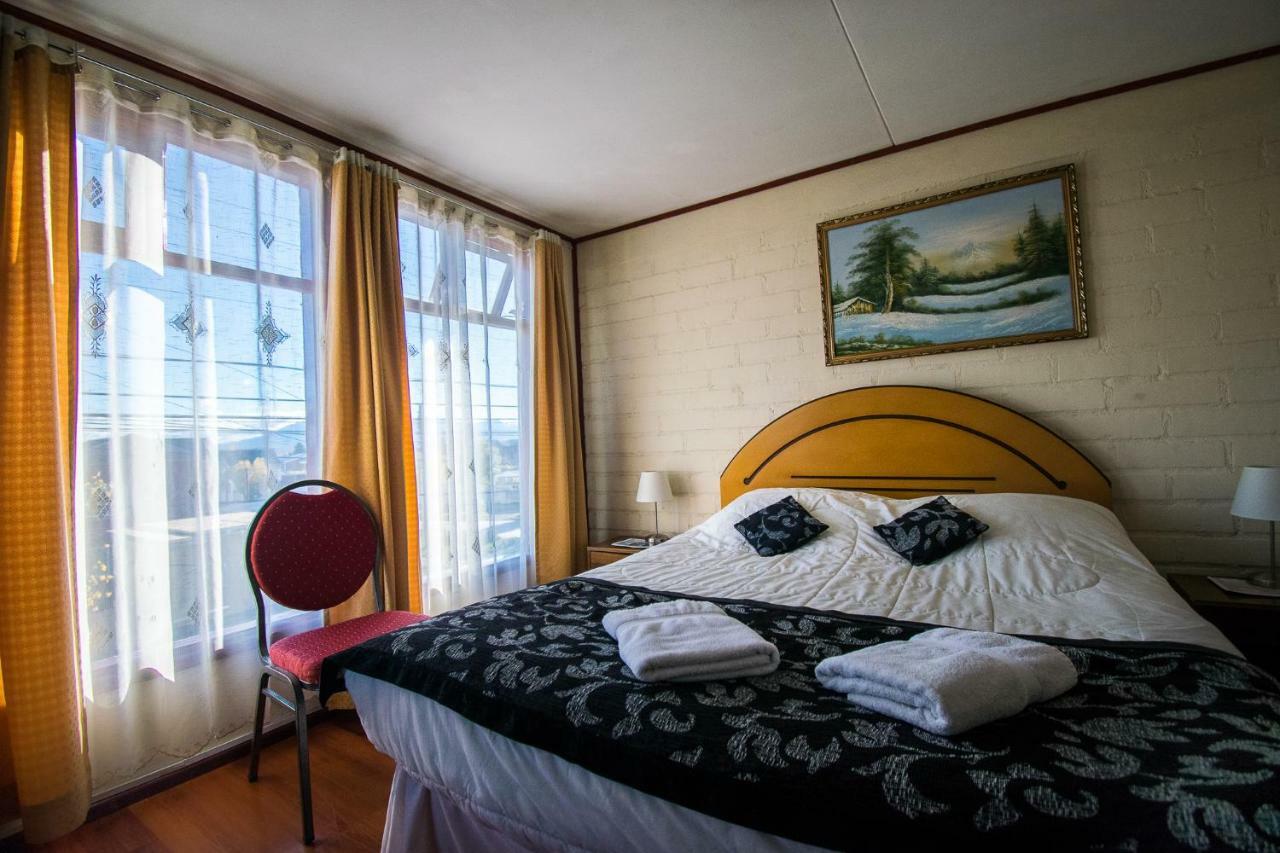 Hostal Alcazar Hostel Puerto Natales Ngoại thất bức ảnh