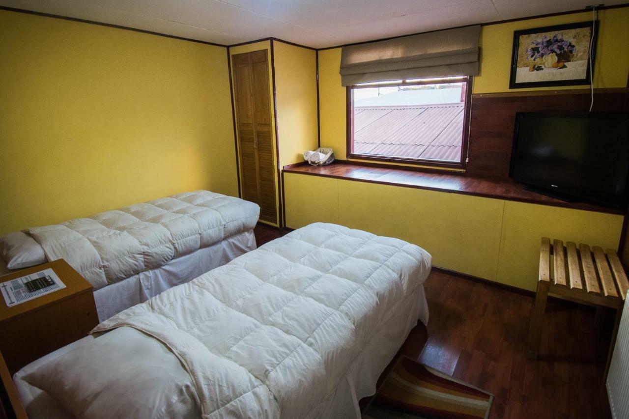 Hostal Alcazar Hostel Puerto Natales Ngoại thất bức ảnh