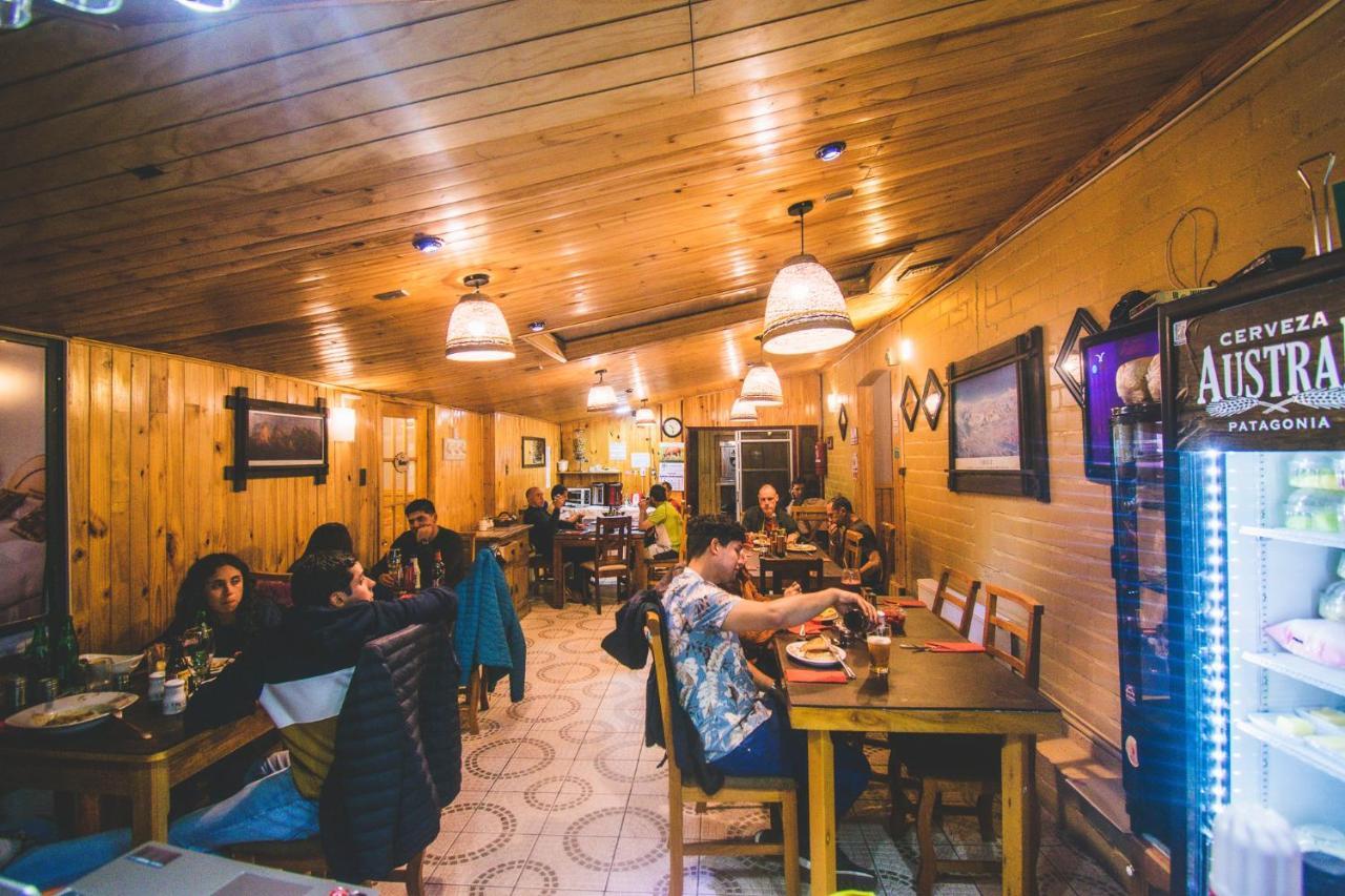 Hostal Alcazar Hostel Puerto Natales Ngoại thất bức ảnh